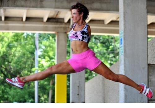 Культуристка без рук выиграла чемпионат по бодибилдингу