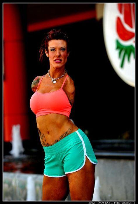 Культуристка без рук выиграла чемпионат по бодибилдингу