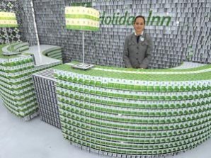 В Америке построили отель из пластиковых карт