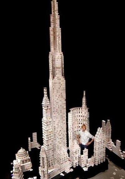 В Америке построили отель из пластиковых карт