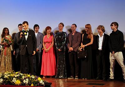 Премьеру фильма «12 месяцев» подняли до космических высот