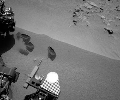 Марсоход Curiosity приступил к анализу грунта Марса