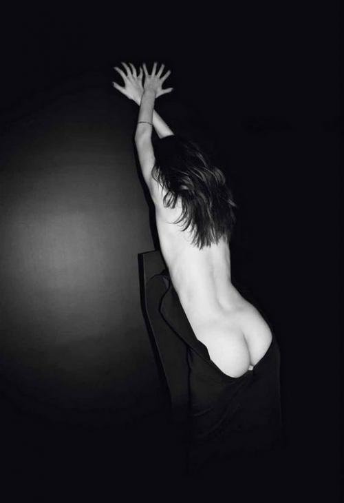 Летиция Каста снялась в вызывающей фотосессии