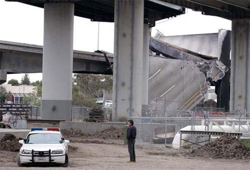 В США рухнул крупнейший автомобильный мост