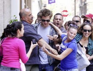 Самые известные случаи нападения фанатов на звезд