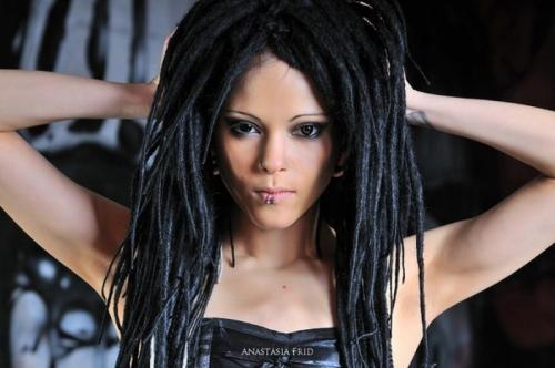 Самые известные случаи нападения фанатов на звезд