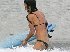 Звезда сериала "Остаться в живых" едва не осталась без купальника