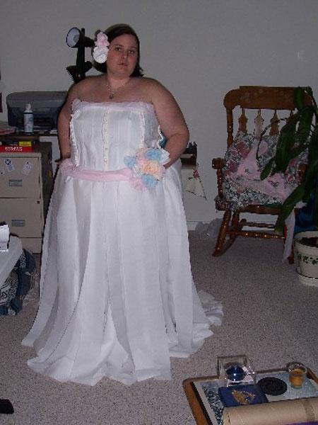 Свадебные наряды из туалетной бумаги