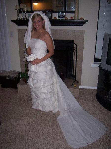 Свадебные наряды из туалетной бумаги
