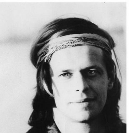 Знаменитости, которым пришлось пожить в коммуналке