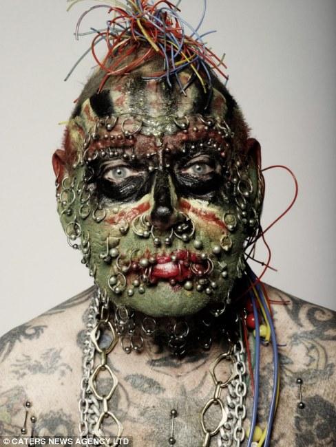 Уродцы собрались под крышей британского агентства