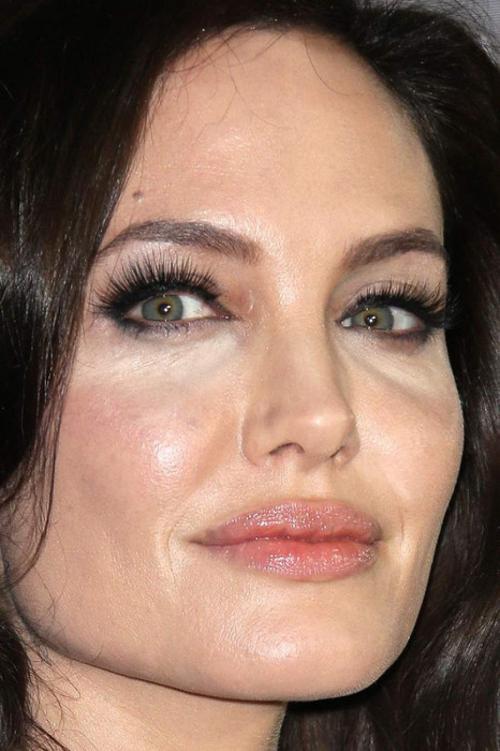 Звезды крупным планом: как знаменитости выглядят на самом деле