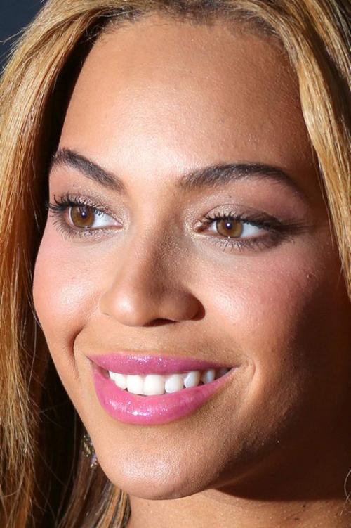 Звезды крупным планом: как знаменитости выглядят на самом деле