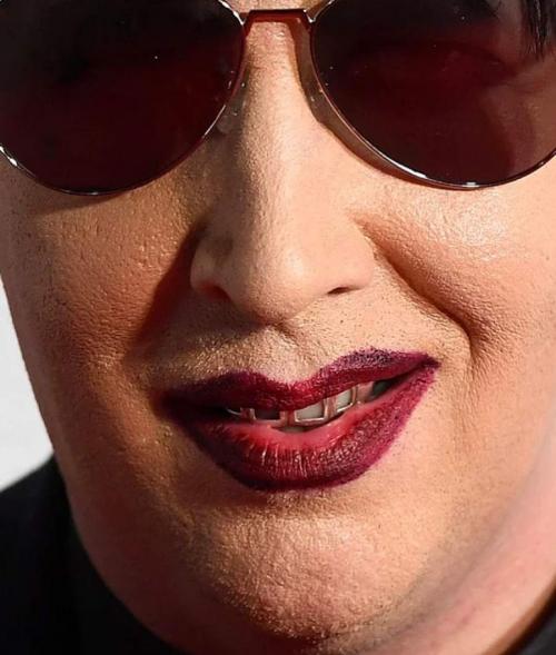 Звезды крупным планом: как знаменитости выглядят на самом деле