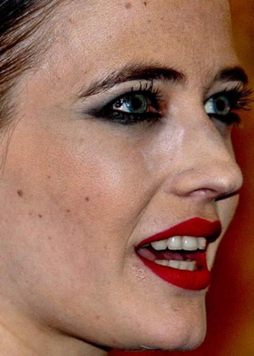 Звезды крупным планом: как знаменитости выглядят на самом деле