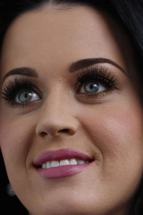 Звезды крупным планом: как знаменитости выглядят на самом деле