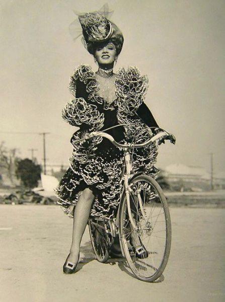 Редкие снимки знаменитостей прошлого и настоящего. Часть 17