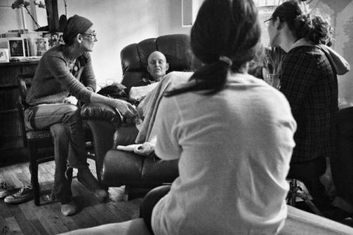 Любящий муж  запечатлел постепенное угасание жизни супруги