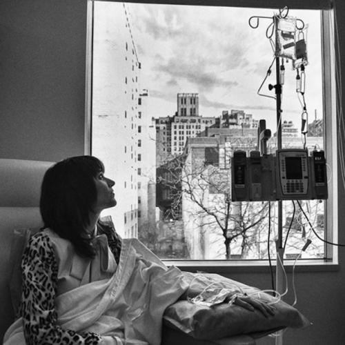 Любящий муж  запечатлел постепенное угасание жизни супруги