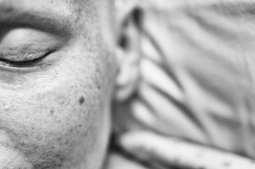 Любящий муж  запечатлел постепенное угасание жизни супруги