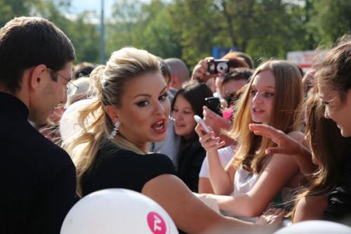 Сергей Зверев подарил Дню города танец с фатой