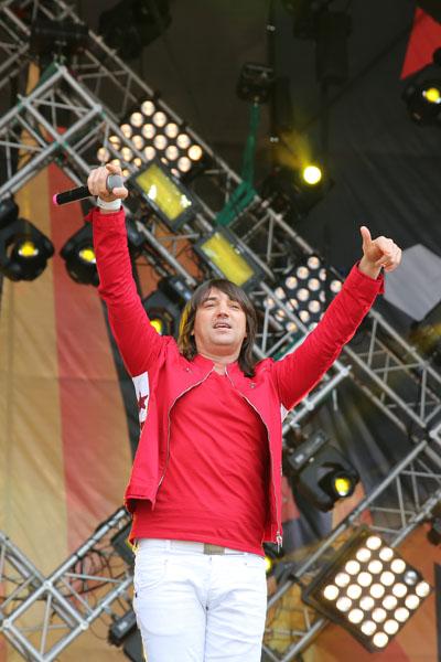 Сергей Зверев подарил Дню города танец с фатой