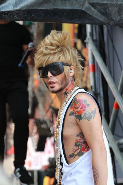 Сергей Зверев подарил Дню города танец с фатой