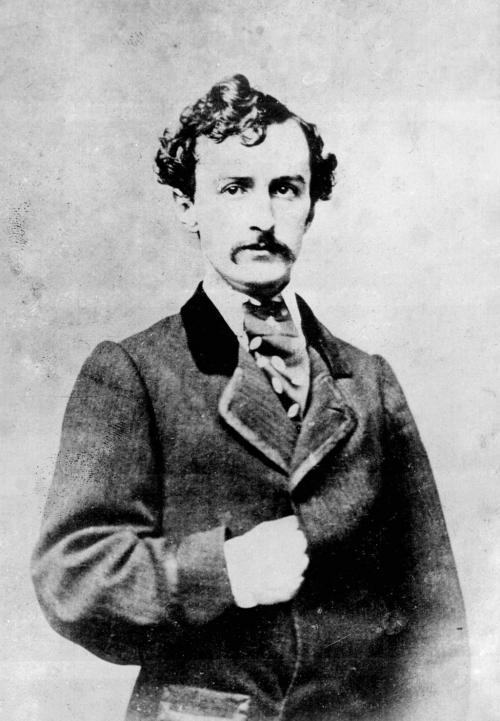 Связанные историей: погибшие знаменитости и их убийцы