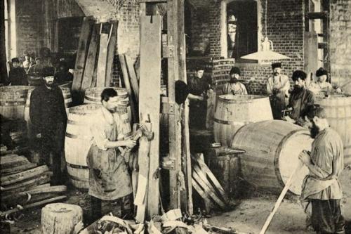 Мужские профессии, которые в прошлые времена были чисто женскими