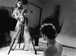 Миша Бартон изобразила папарацци