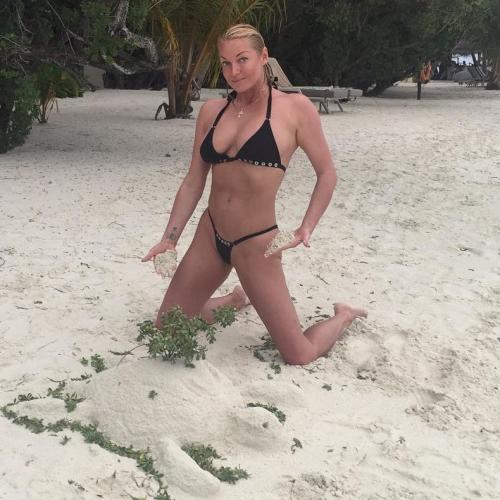 "Сначала думаю, а потом другое". Самые идиотские перлы звездных красавиц