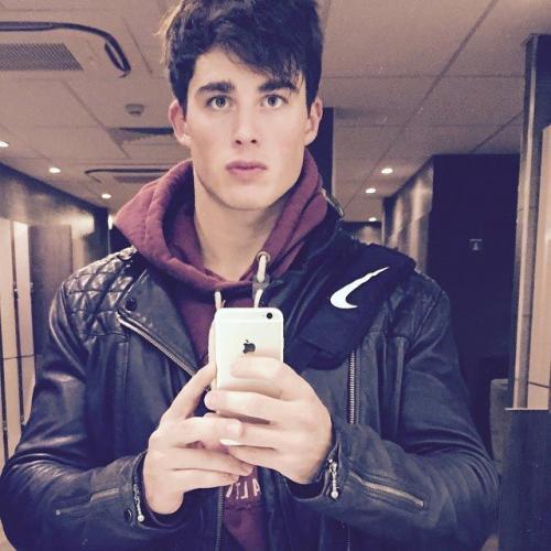 Русская Рапунцель и sex-дворник: простые люди, покорившие Сеть