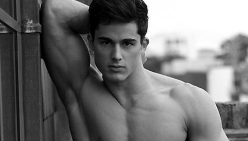 Русская Рапунцель и sex-дворник: простые люди, покорившие Сеть