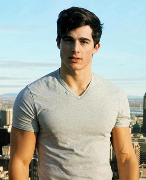 Русская Рапунцель и sex-дворник: простые люди, покорившие Сеть