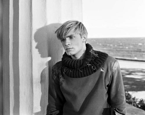 Знаменитости, которые добились славы, уехав из России