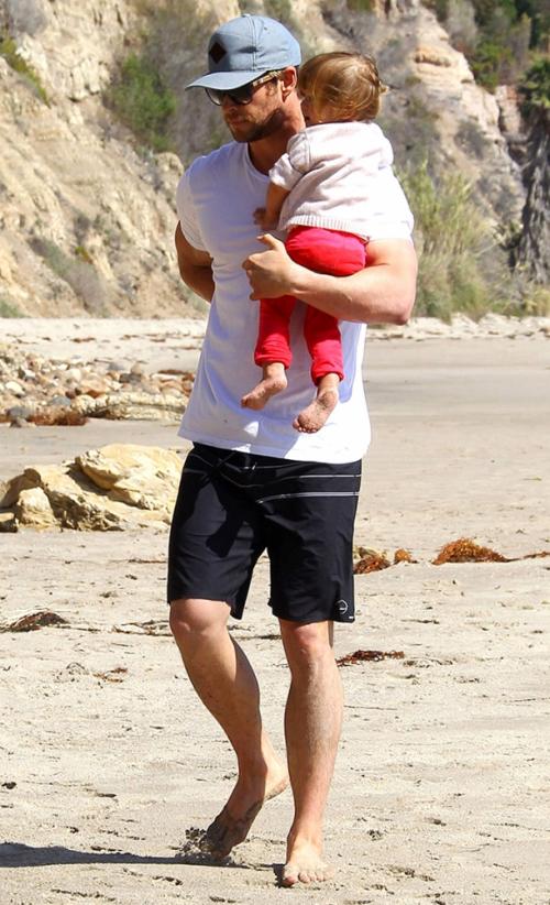 Секс-символы выбрались на пляж