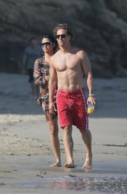 Секс-символы выбрались на пляж