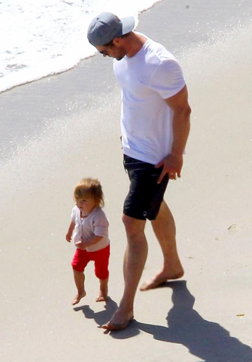 Секс-символы выбрались на пляж