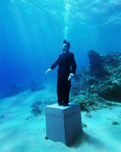 Без фотомонтажа и… гравитации