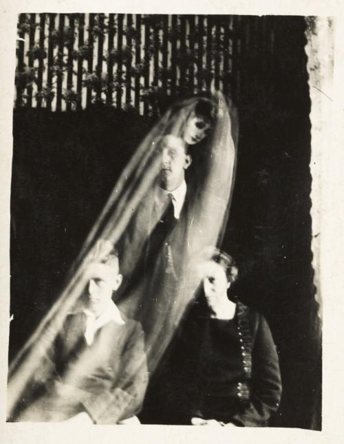 До мурашек: пугающие фото со спиритических сеансов прошлого