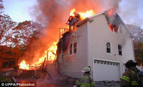 У рэппера 50 cent "подозрительно" сгорел особняк