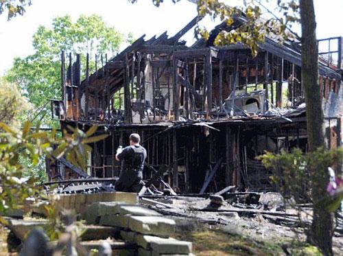 У рэппера 50 cent "подозрительно" сгорел особняк