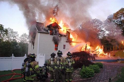 У рэппера 50 cent "подозрительно" сгорел особняк