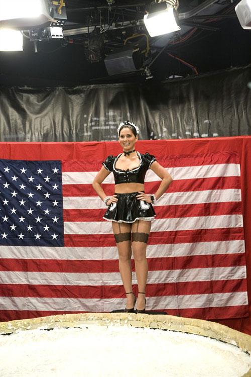 Оливия Мунн искупалась в шоколадном пудинге в нижнем белье