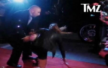 Линдси Лохан навернулась со ступеньки