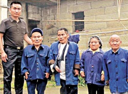 Китайская деревня карликовВ деревнях нет ничего необычного. Деревни в Китае тоже ничего особенного из себя не представляют. В этой стране существуют много отдалённых сельских поселений, однако, среди них есть одна очень выделяющаяся.