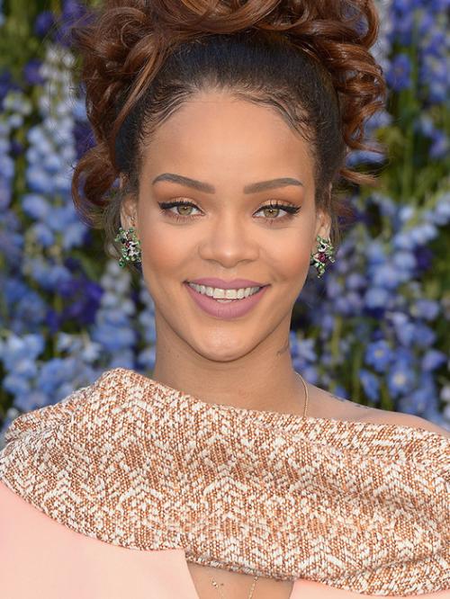 Что написано в паспортах звезд