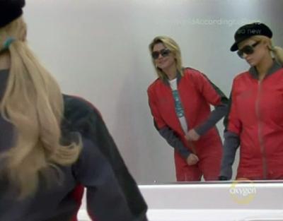 Пэрис Хилтон прыгнула с парашютом