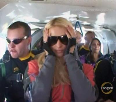 Пэрис Хилтон прыгнула с парашютом