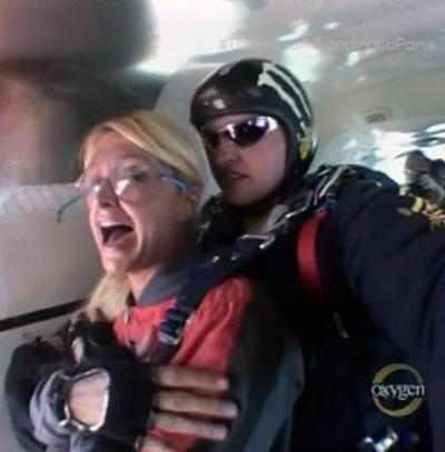 Пэрис Хилтон прыгнула с парашютом